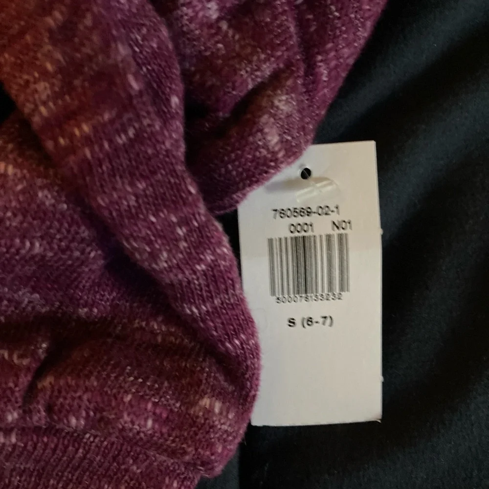 Girl’s cropped sweater